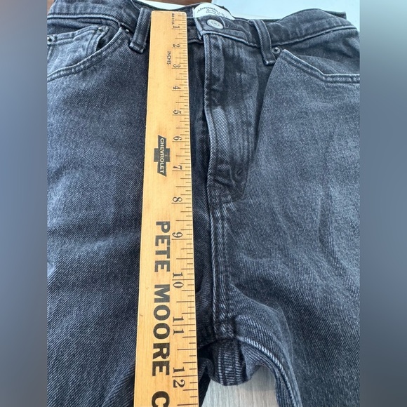 Abercrombie & Fitch The Kick Flare Ultra High
Rise Jeans Cropped Raw Hem Size 6 - Picture 4 of 9
